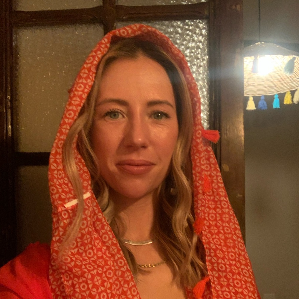 Meet your Posher, Cassandra